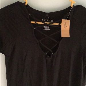 🆕 AE Lace Up Top. Send me an offer!